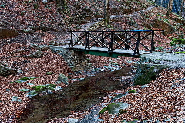 秋天走迷宫泰特文巴尔干半岛高山峰河桥瀑布正在尝试planina保加利亚