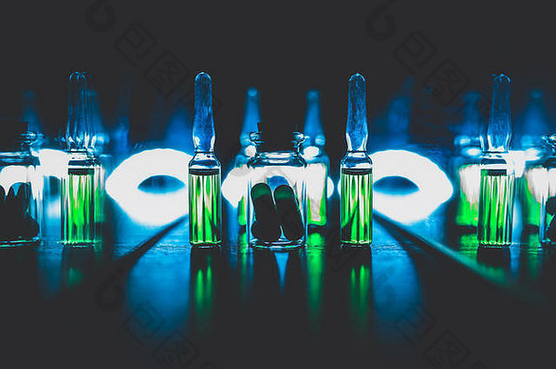 液体药丸药物生产概念艺术黑暗过滤器低关键照片