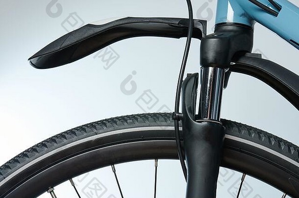 黑色的自行车冲击叉安装现代自行车
