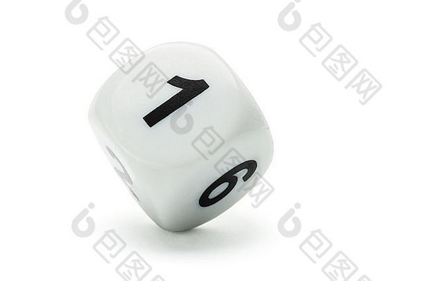 数字为1和6的白色骰子站在白色背景上，并留有空间