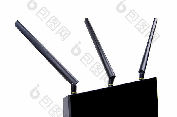 黑色无线wi-fi路由器电缆调制解调器，三根天线近景，微距，白色隔离特写。MIMO技术与网络概念