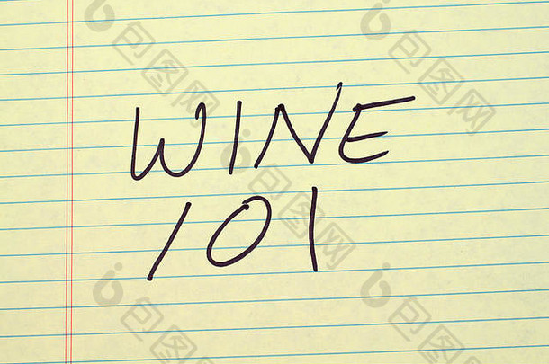 黄色法律便笺簿上的单词Wine 101