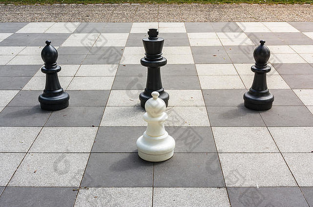 国际象棋块董事会在户外广场公园大策略沥青