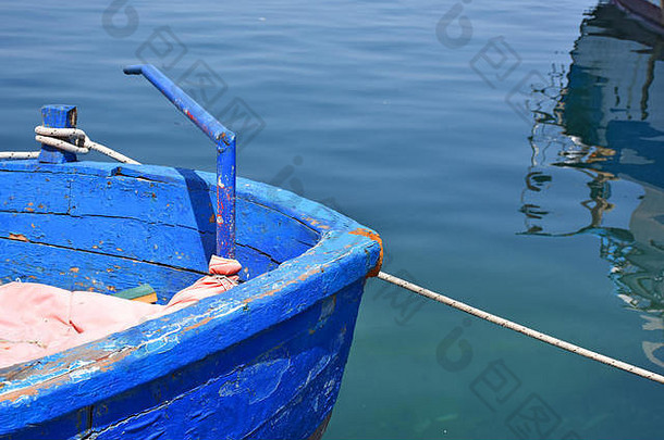 意大利普利亚大区地区塔兰托船钓鱼船停泊维护视图细节