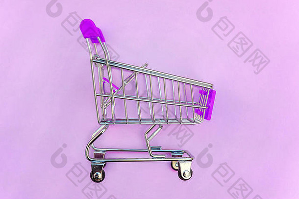 小超市杂货店推车购物玩具轮子紫色的塑料元素紫罗兰色的柔和的颜色纸平躺背景概念购物复制空间广告
