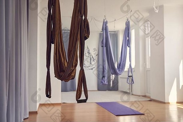 瑜伽吊床波动将瑜伽工作室