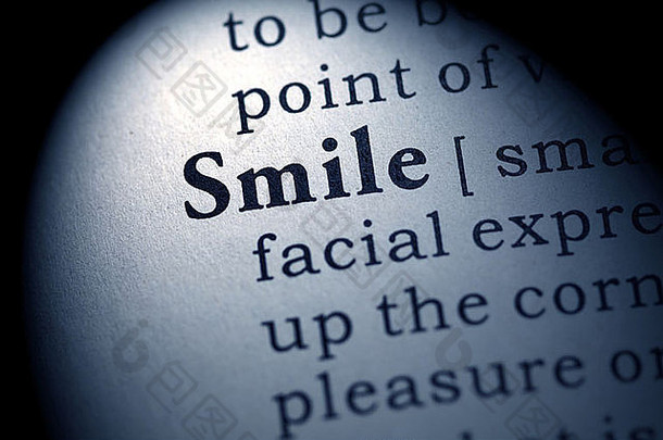 假字典，字典里对微笑这个词的定义。