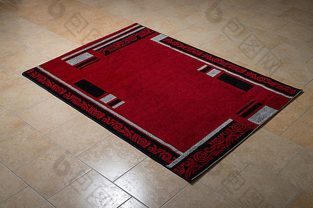 单层红地毯，折叠在地板上