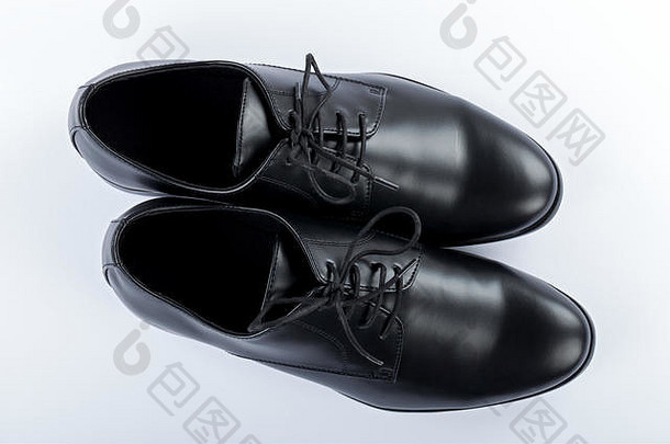 关闭图片犯罪鞋子黑色的皮革优雅的鞋子灰色背景