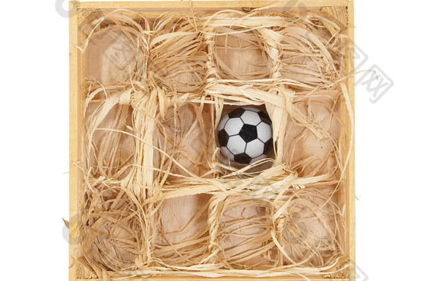 木箱里的足球