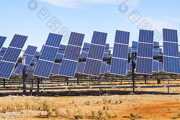 西班牙沙漠太阳能电池板发电系统