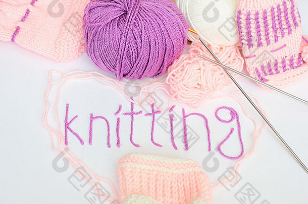 针织编织针文字工艺品爱好背景绞纱绞纱卷紫色白色编织软粉色