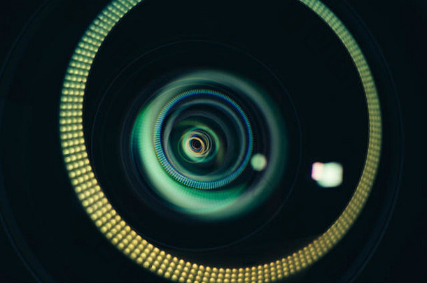 抽象反射在相机镜头前面的元素，五彩缤纷的光环