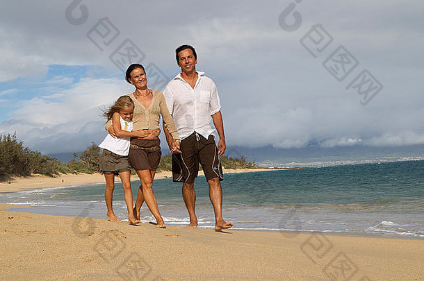 一家人在毛伊岛<strong>度假</strong>。