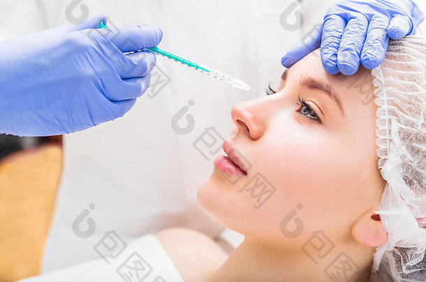 女人接收美塑料注射鼻子