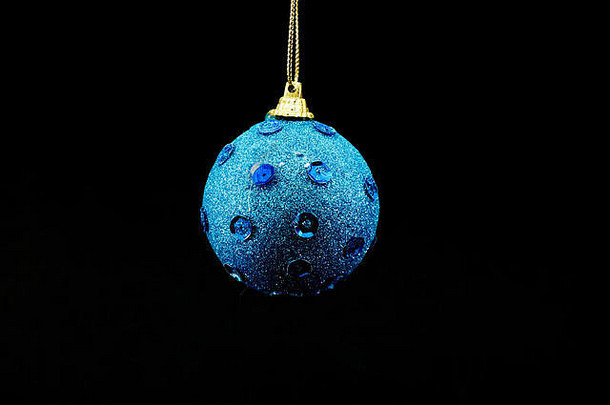 蓝色的圣诞节球孤立的白色背景小饰品