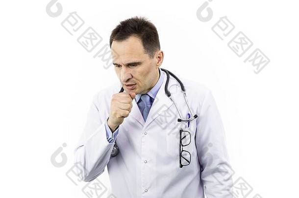 男子咳嗽成拳头病毒感染的疾病症状。医生得了肺炎