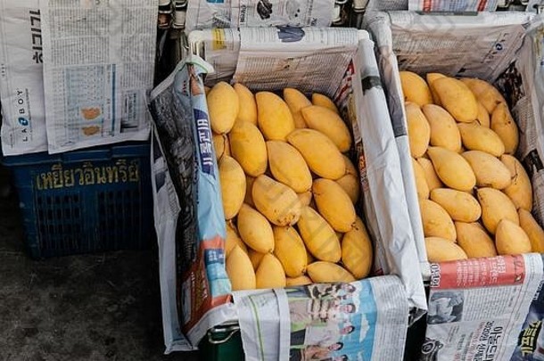 购买热带水果市场亚洲芒果水果烹饪吃