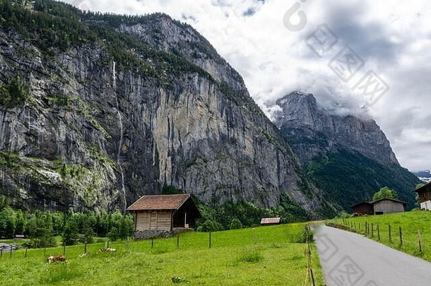 走路瀑布谷瑞士