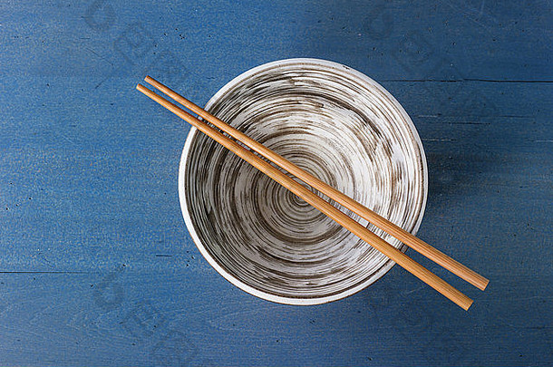 空陶瓷碗筷子