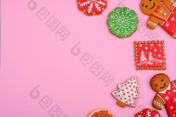 圣诞节自制的姜饼饼干明亮的彩色的背景一年折扣出售