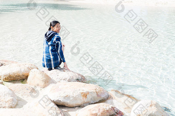 一名<strong>泰国</strong>女孩在澳大利亚布里斯班摆姿势拍照。布里斯班是澳大利亚的旅游目的地之一。