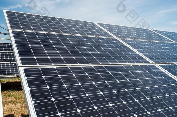 太阳能电池板、光伏、替代电源——可持续资源的概念