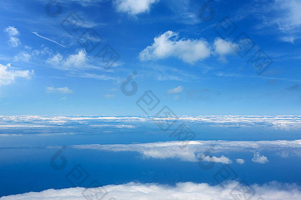 加那利群岛高空的蓝天白云