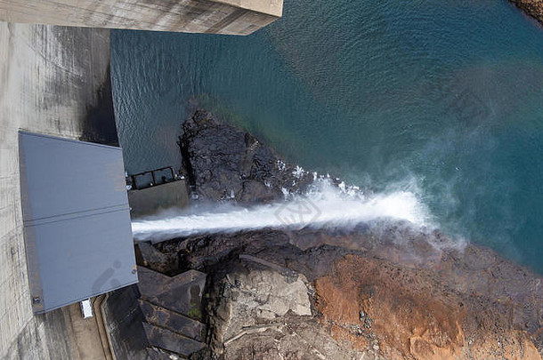 非洲莱索托令人印象深刻的Katse大坝水电站放水