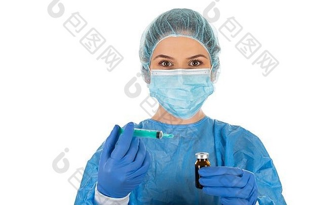 女医生在隔离时用口罩和无菌设备正拿着冠状病毒疫苗