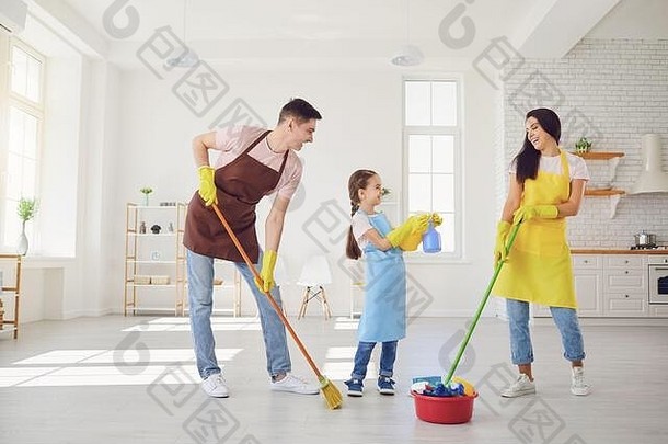 快乐家庭清洗房间房子