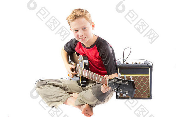 青少年男孩电吉他孤立的白色背景