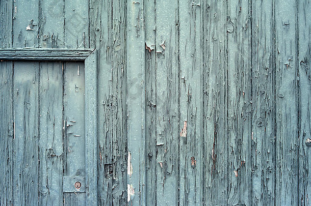 门上的蓝色油漆剥落