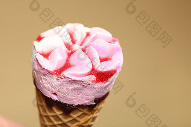 浆果冻冰淇淋华夫格锥棕色（的）让人耳目一新甜点夏季