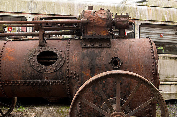英国德比郡里普利附近金谷轻轨上的旧生锈机械