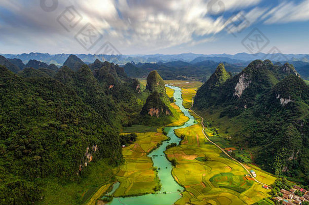 越南曹邦忠康日落和黎明时的稻田鸟瞰图。木仓斋和萨帕附近
