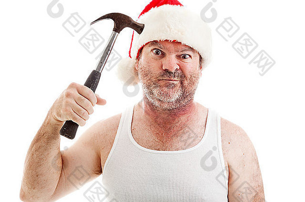这是一张幽默的照片，一个因圣诞节而沮丧的男人假装用锤子砸自己的头，做了一个滑稽的表情。
