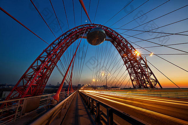 日落时的莫斯科Zivopinsnyi大桥