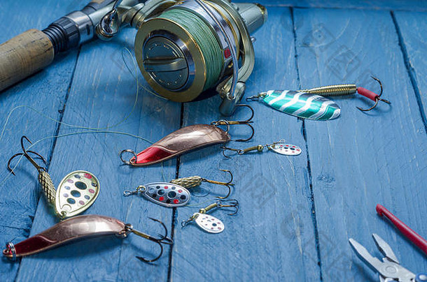 钓鱼集钓鱼派克低音鲈鱼工具钓鱼集渔夫前面视图