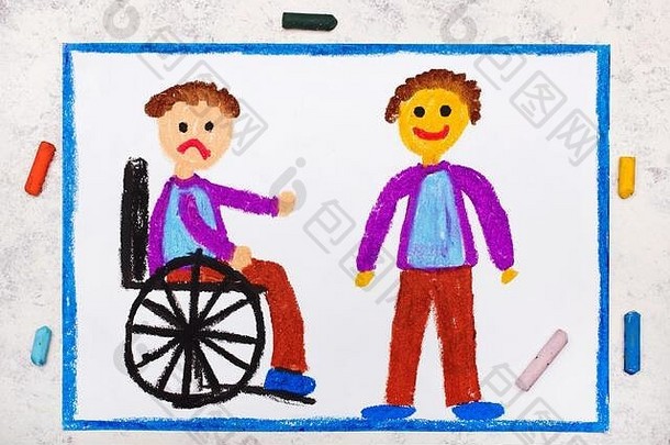 彩画的照片：悲伤的男孩坐在轮椅上。残疾男孩和他健康的朋友