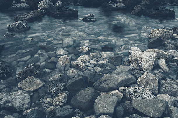 克罗地亚亚得里亚海的岩石海岸