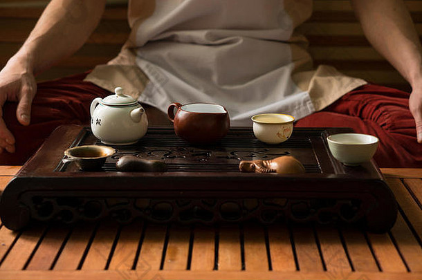 精致的绿色茶茶壶传统的中国人茶仪式集设备