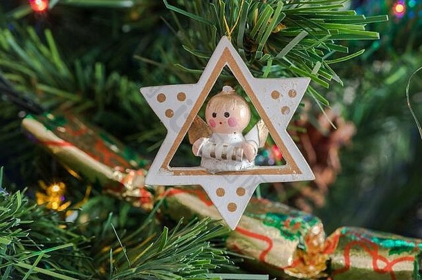 天使坐着明星挂圣诞节树国王林恩诺福克12月