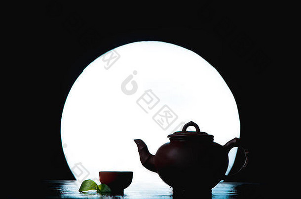 茶陶器轮廓完整的月亮轮廓亚洲茶仪式概念复制空间