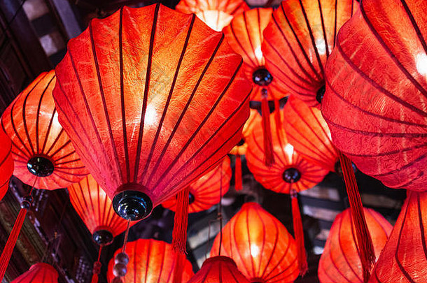 传统的红色海安纸灯笼，越南。