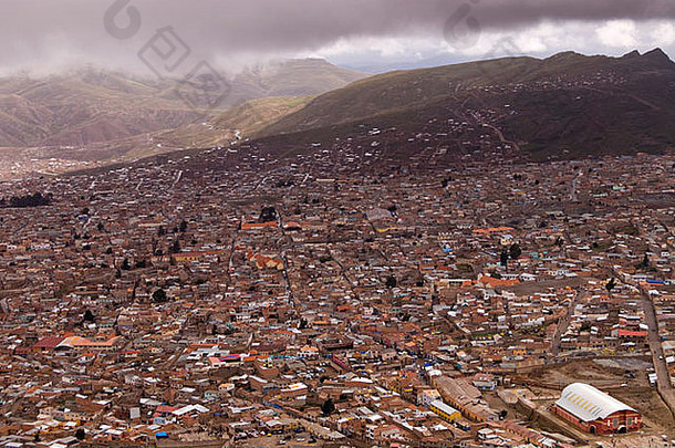 玻利维亚塞罗里科的波托西城市景观。波托西被联合国教科文组织宣布为世界遗产。