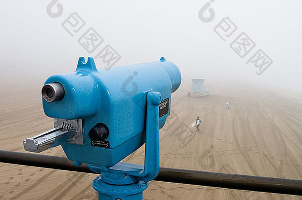 望远镜悲观的多雾的一天海滩等待用户下降季度
