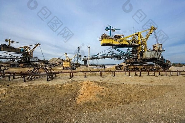 乌克兰露天矿大型挖掘机、矿产资源开发、挖掘机挖掘、冶金