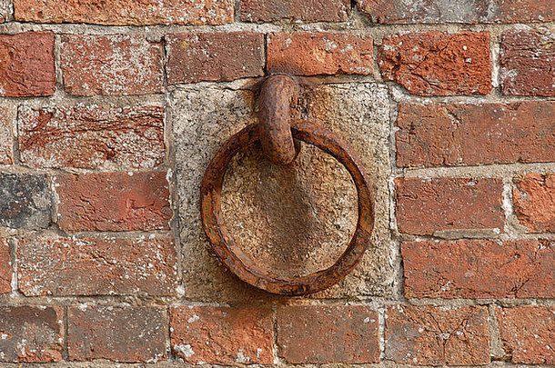 生锈的铁环砖墙shoreham堡约会拿破仑战争shoreham苏塞克斯8月