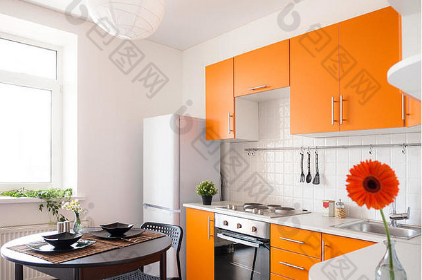 当代厨房橙色家具